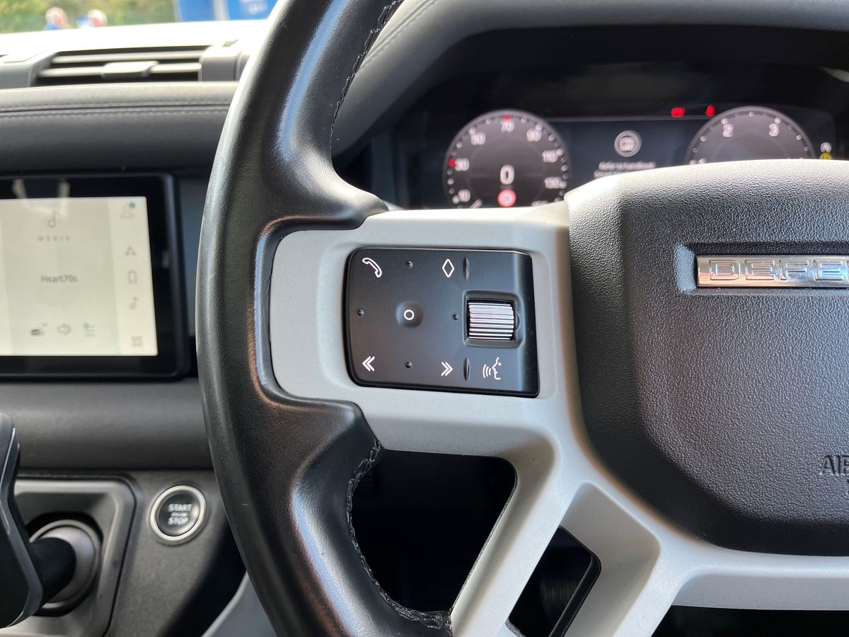 Land Rover Defender 110 Photo 15