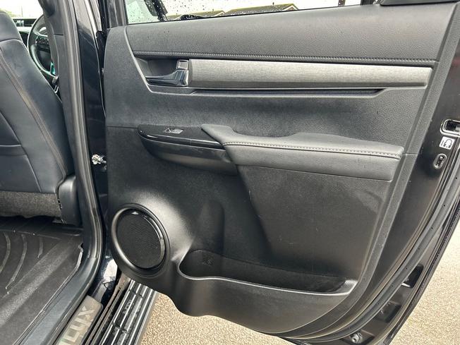 TOYOTA Hilux Photo 41