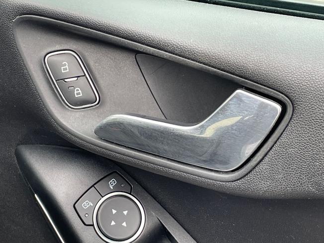 FORD Fiesta Photo 28
