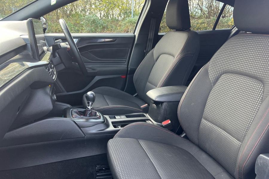 Ford FOCUS Photo autoimg-edbad0d23b167ae8f3f1b1874c8072658e656393.jpg