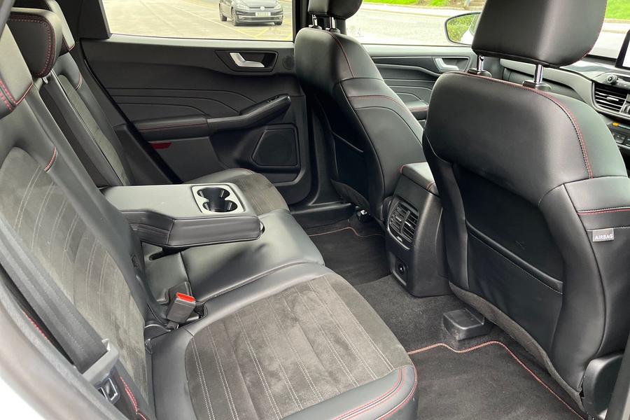 Ford Kuga Photo autoimg-edbae2ebbcec55e258d06ad84c5da8edd965f3ce.jpg