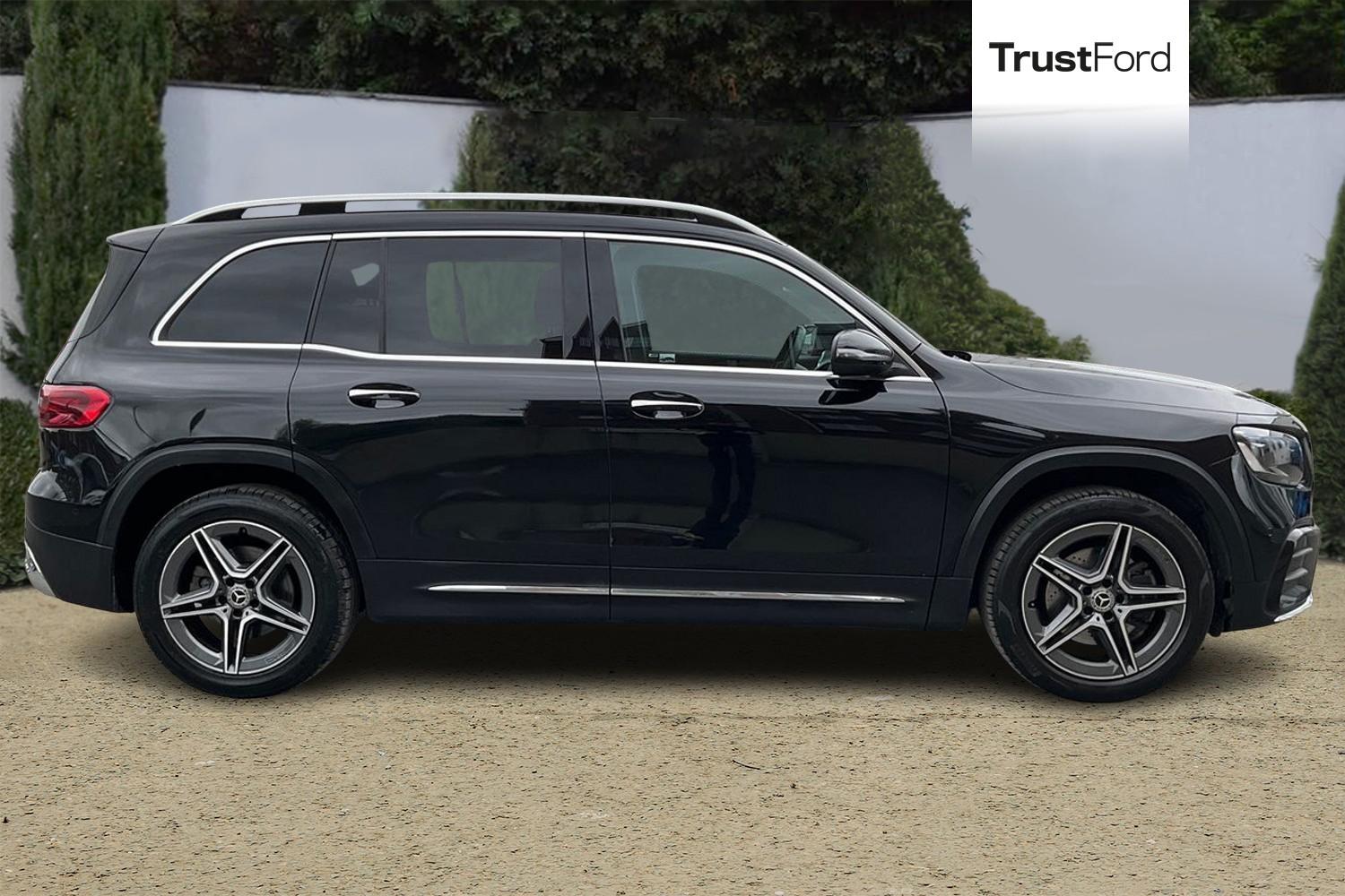 Mercedes-Benz GLB Photo 2