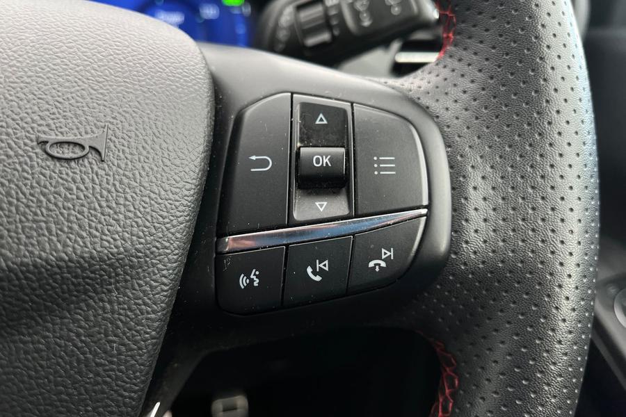 Ford Kuga Photo autoimg-edbd51e4285f330e0947beab51383808f319bce8.jpg