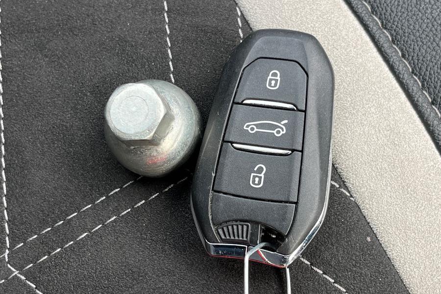 Vauxhall CORSA Photo autoimg-edc4ccdce78fcbb9250b24e4d79661b59a63687b.jpg