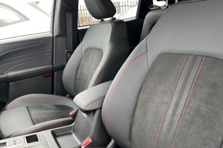 Ford KUGA Photo autoimg-edc6ee8433a3eb7c2102f1e7bc89e7bd9db59f7c.jpg