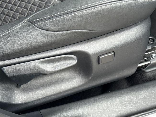 TOYOTA Yaris Photo 46