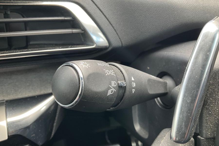 Peugeot 5008 Photo autoimg-eddb4c6e25619be158894f79805d15a4bb18498e.jpg