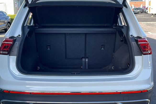 VOLKSWAGEN Tiguan Photo 12