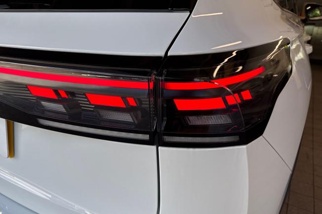 VOLKSWAGEN Tiguan Photo 18