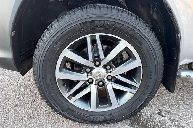 TOYOTA Hilux Photo 34