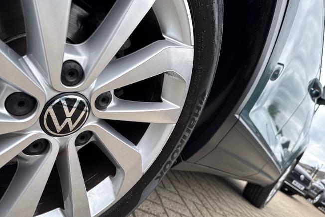 Volkswagen T-Roc Photo 22