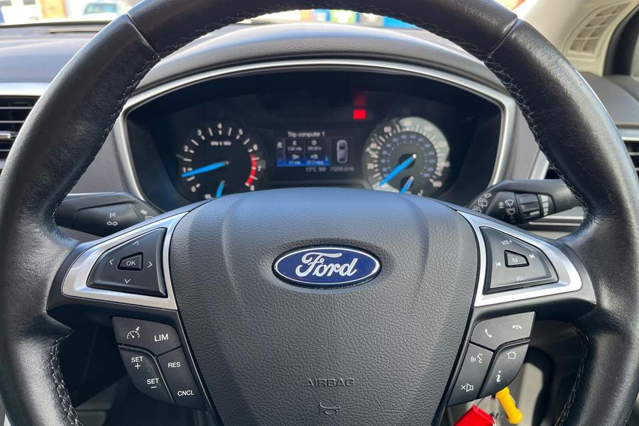 Ford MONDEO Photo autoimg-edf276b2bbd449394914794240429cec24b21763.jpg