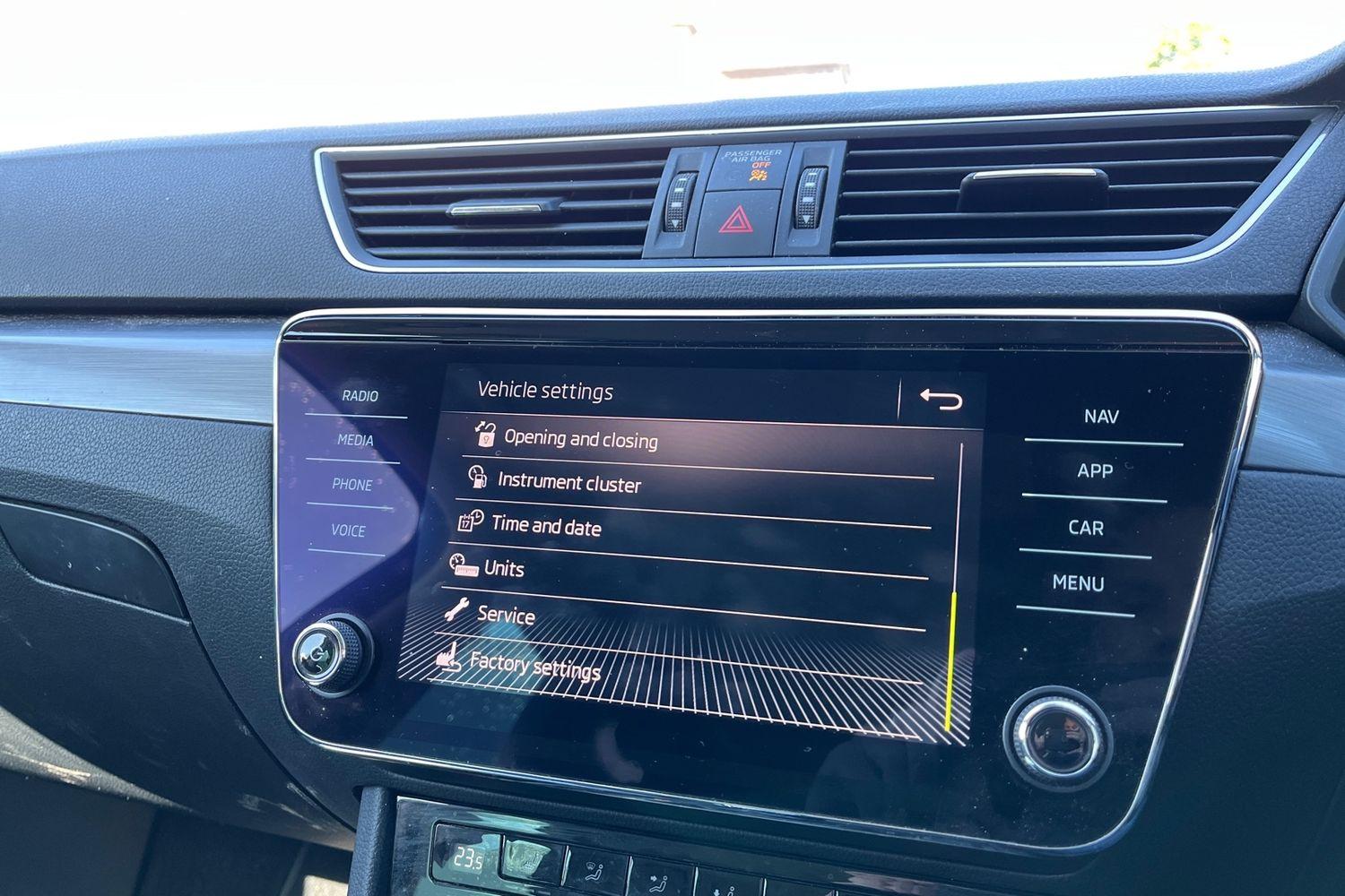 Skoda SUPERB Photo 36