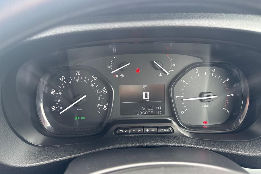 Used Vauxhall VIVARO DT73BWJ 9