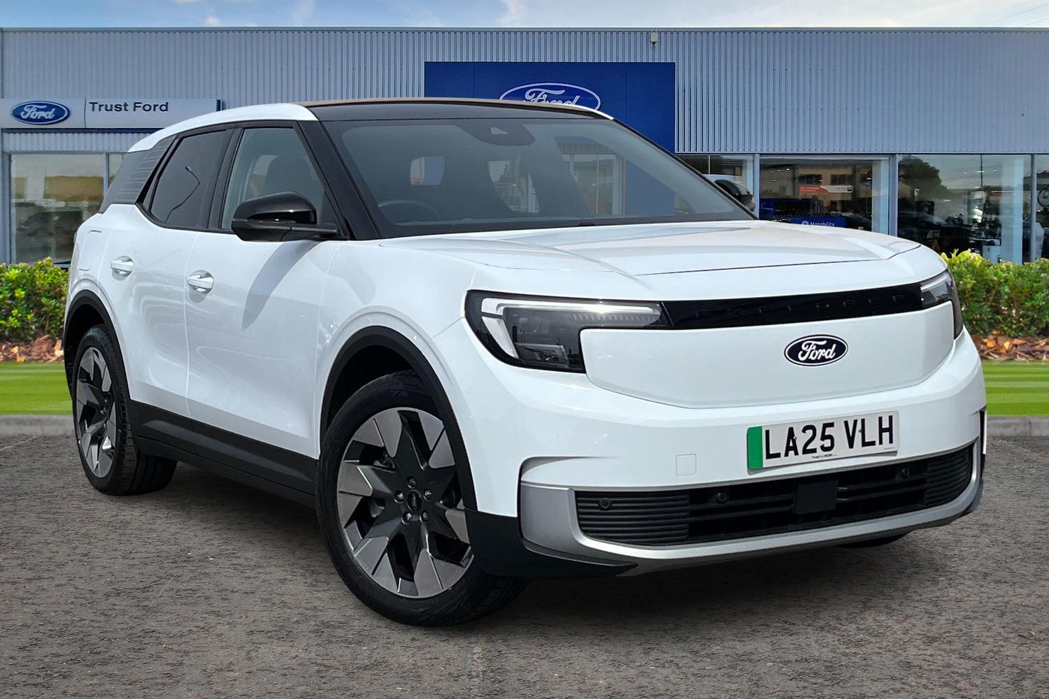 Ford Explorer Photo 0