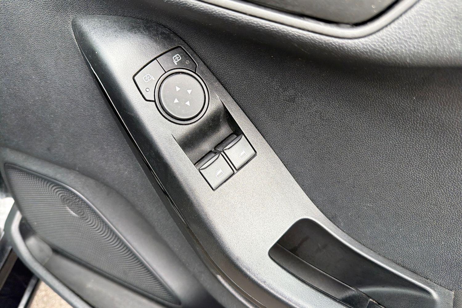 Ford FIESTA Photo 15