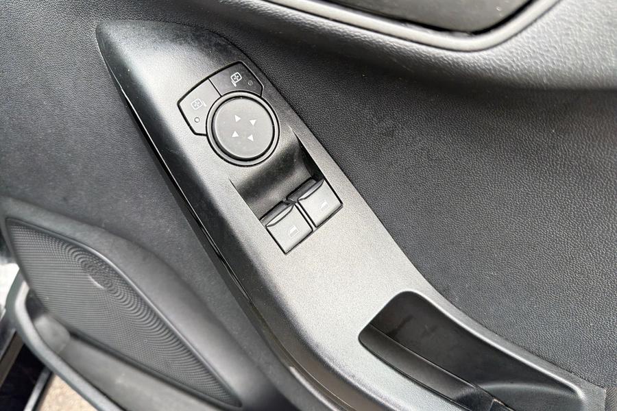 Ford FIESTA Photo autoimg-edfea85c30e1bb1697230e6387208b41369aa05d.jpg