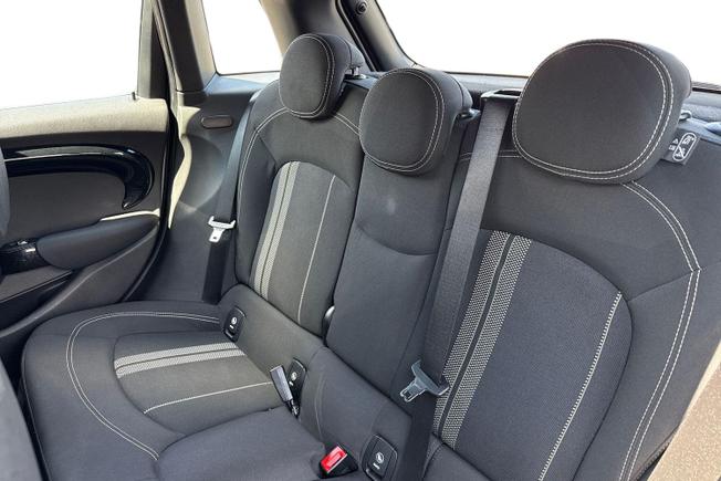 MINI Hatch Photo 9