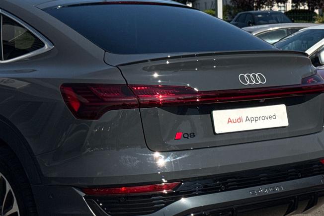 AUDI Q8 E-Tron Photo 49