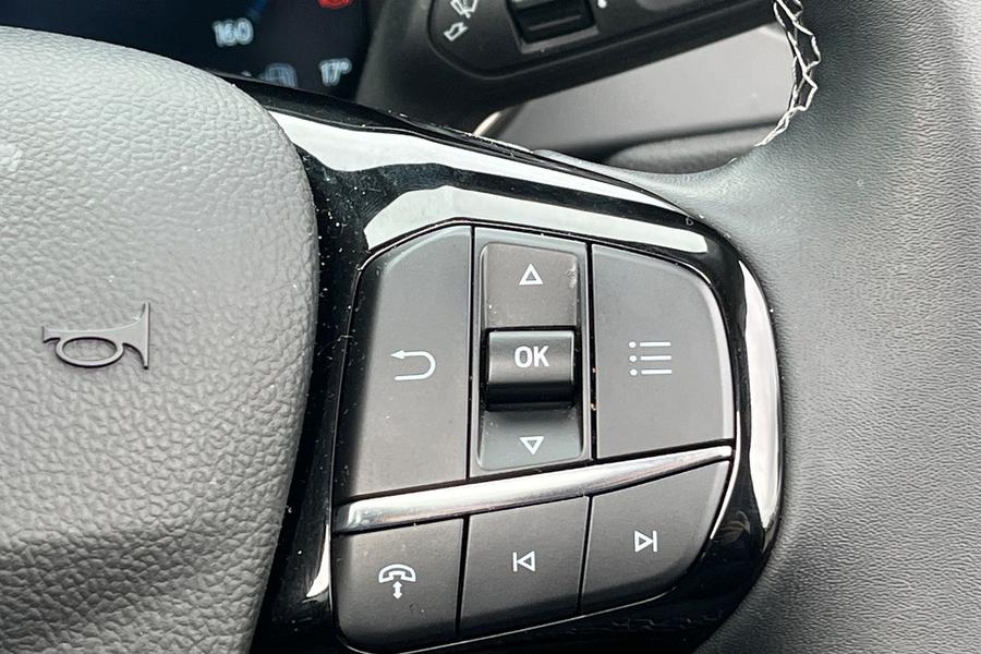 Ford KUGA Photo autoimg-ee09ac077e2250e68bb0407e27d90e6eac975bbd.jpg