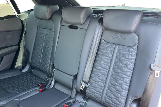 AUDI Rsq8 Photo 9