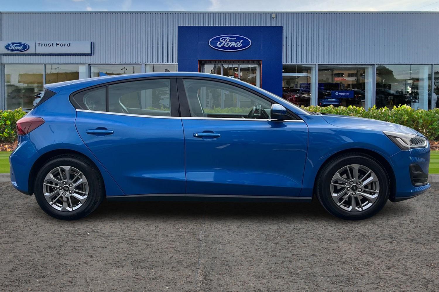 Ford Focus Photo 2