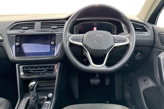 VOLKSWAGEN Tiguan Photo 11