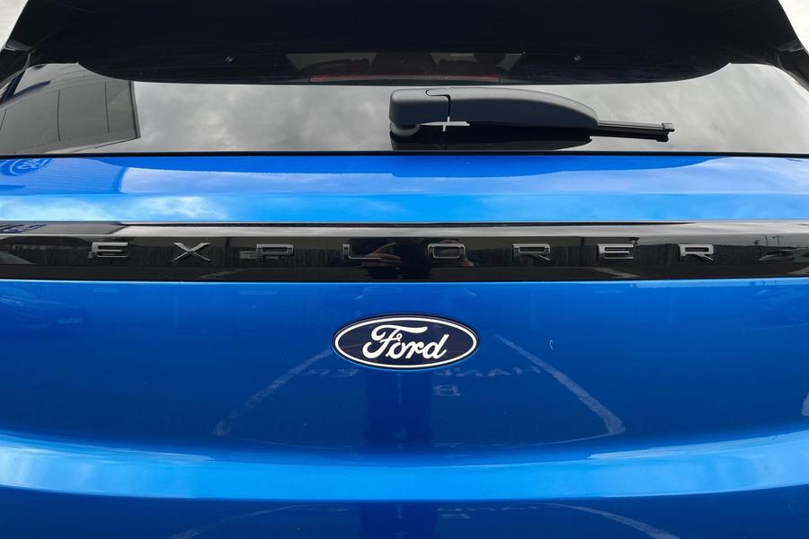 Ford Explorer Photo autoimg-ee13dce716ea9d5f56e9865fa3eadddd8edff7fa.jpg