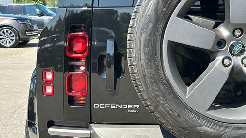 Land Rover Defender Photo autoimg-ee15bdce8e855ed3c0309f78386e890f6c296150.jpg