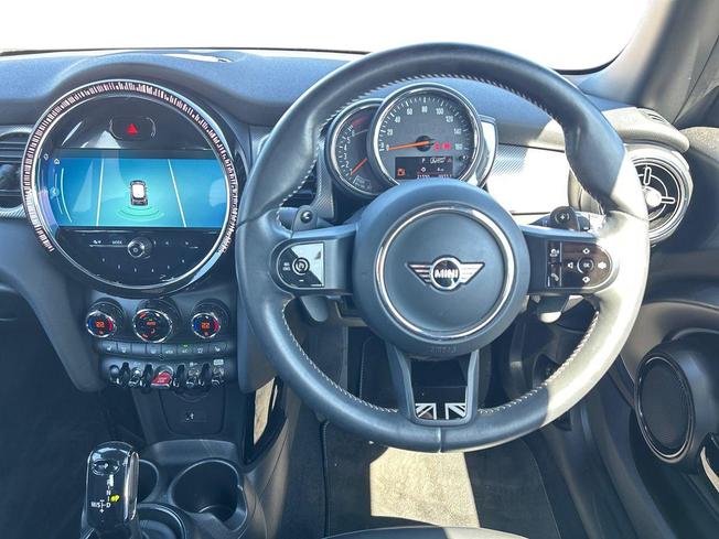 MINI Hatch Photo 11