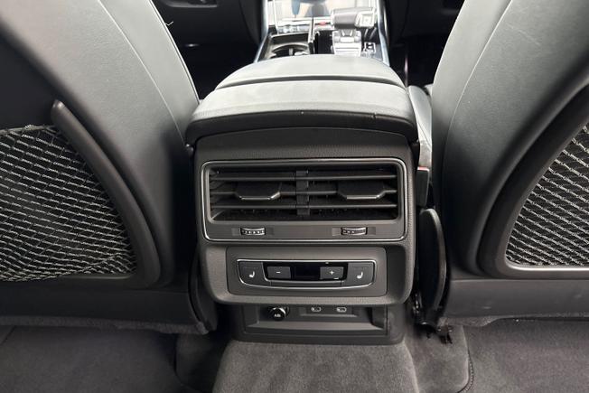 AUDI Q8 Photo 28