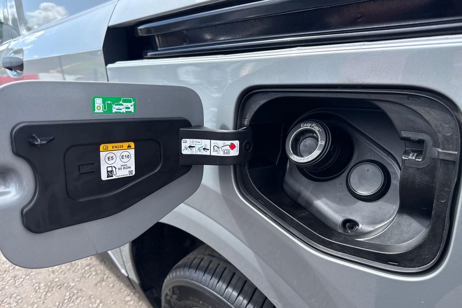 Ford TRANSIT COURIER Photo 17