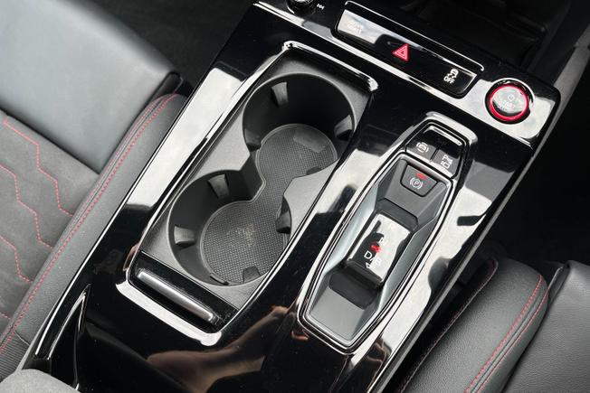 AUDI S6 E-Tron Avant Photo 32