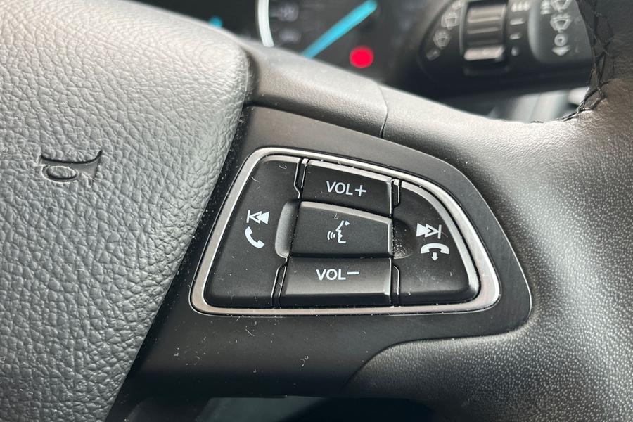 Ford EcoSport Photo autoimg-ee26fd4f271c31c1d8a3788601c376406ce77143.jpg