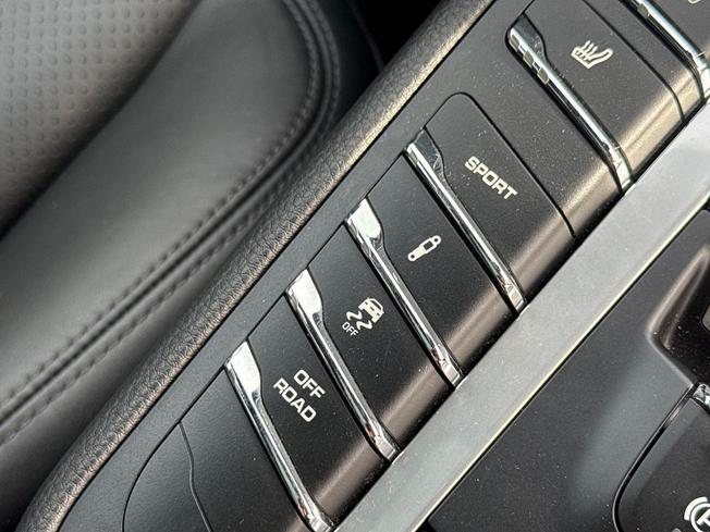 PORSCHE Macan Photo 38