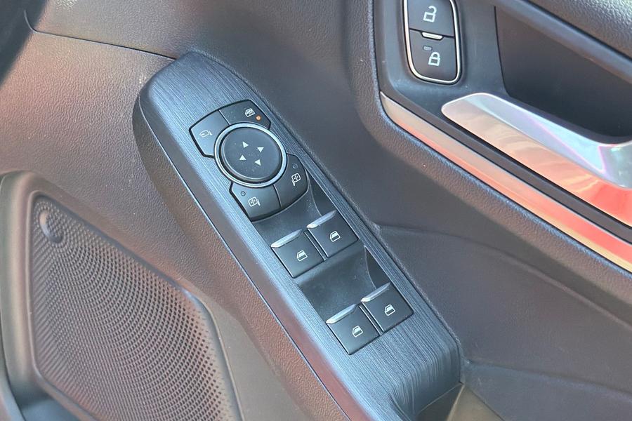 Ford KUGA Photo autoimg-ee2fac878a8528af8e61bd0d7dadf50dc8c2b9a8.jpg