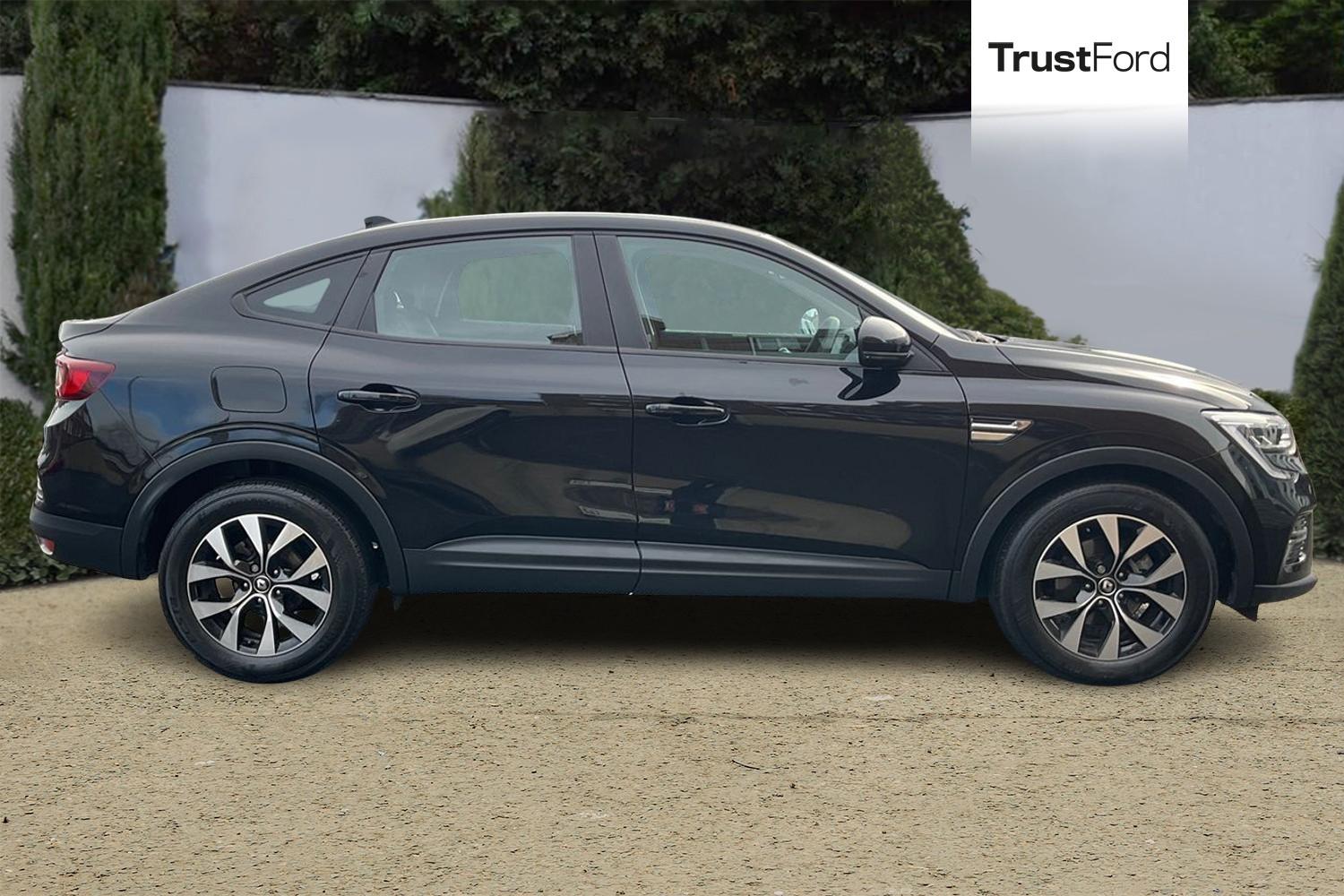 Renault ARKANA Photo 2