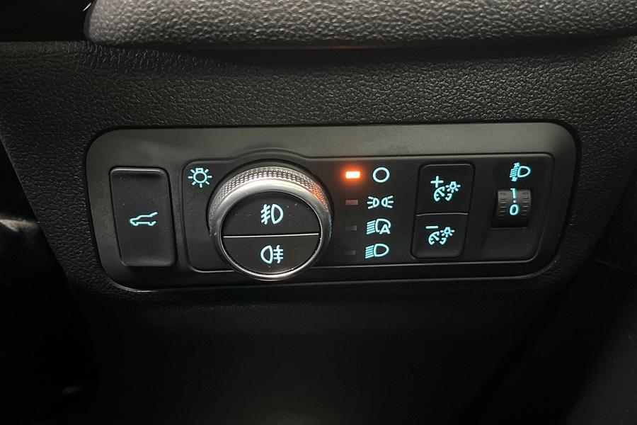 Ford Kuga Photo autoimg-ee42fd8437649f72835be07a1a38cf746ef3e20a.jpg