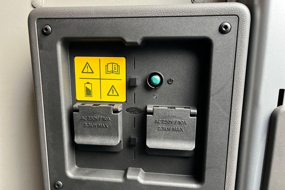 Used Ford E-TRANSIT 8