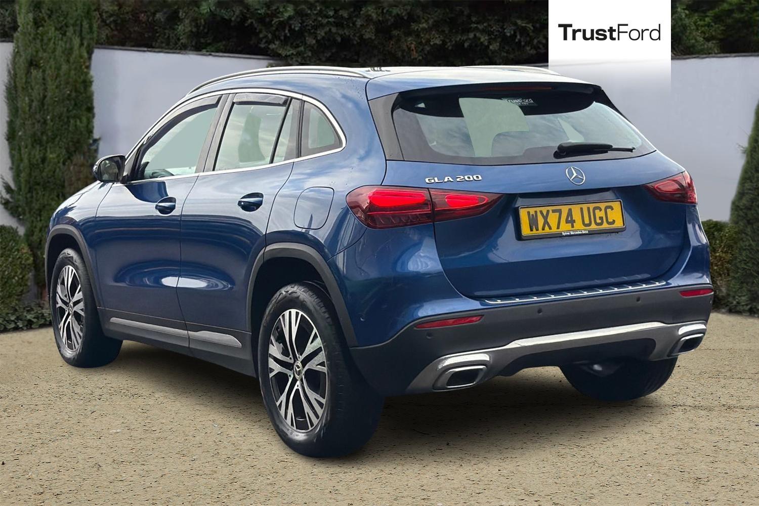 Mercedes-Benz GLA Photo 1