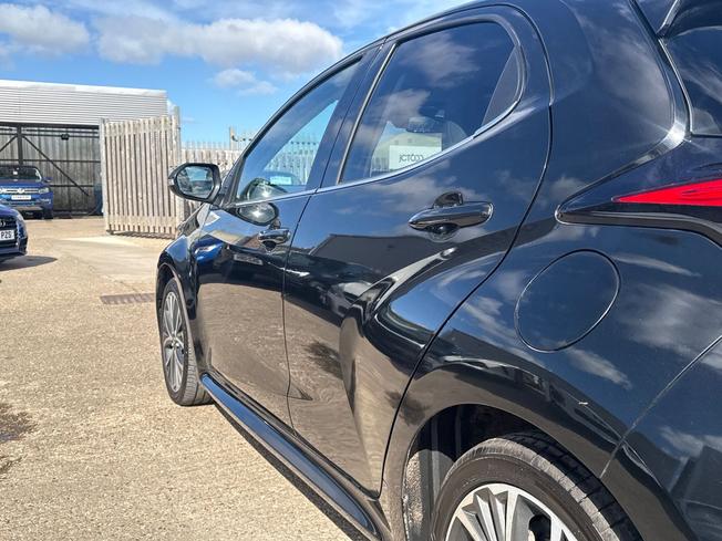 TOYOTA Yaris Photo 37