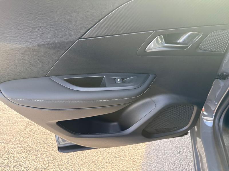 Used Peugeot 2008 LO24AWF 44