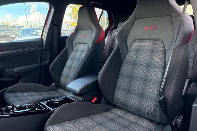 Volkswagen Golf Photo 21