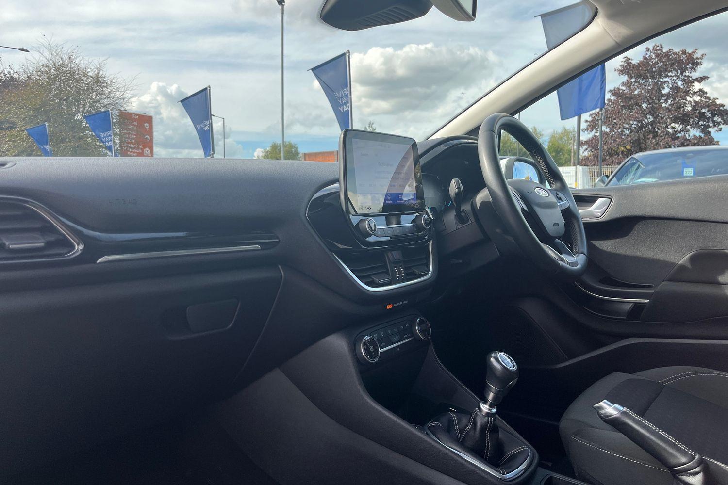 Ford Fiesta Photo 17