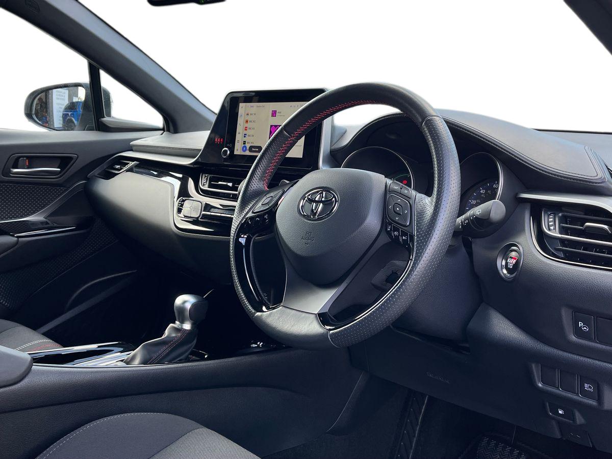 Toyota C-HR Photo 19