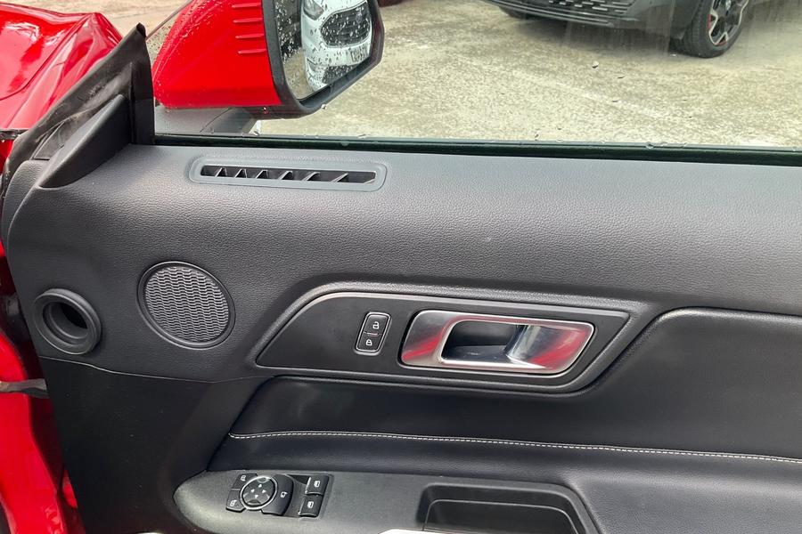 Ford MUSTANG Photo autoimg-ee592b3cb8597f5ef27bb263322d697d4a653c8a.jpg