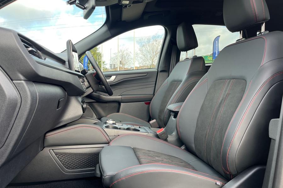 Ford KUGA Photo autoimg-ee5e0679c7167085f30258b8a1efd107da102e7e.jpg