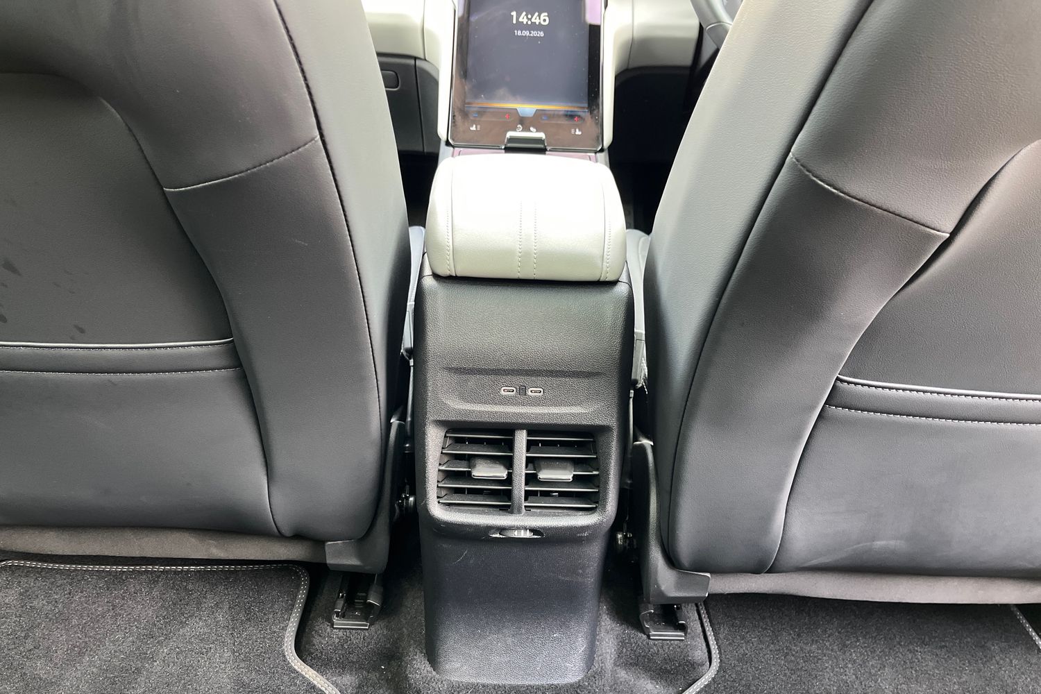 Ford Explorer Photo 28
