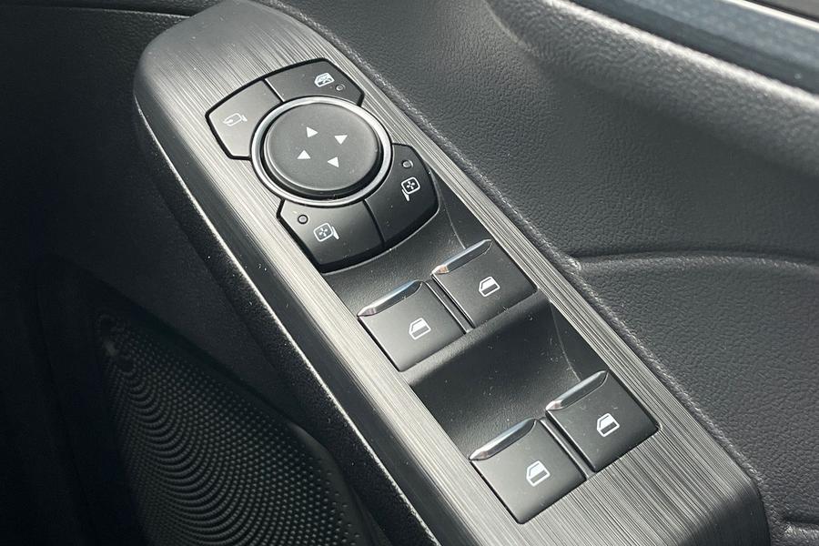 Ford KUGA Photo autoimg-ee624dd19b4d0c494f395abf7c9692642c4fd01e.jpg