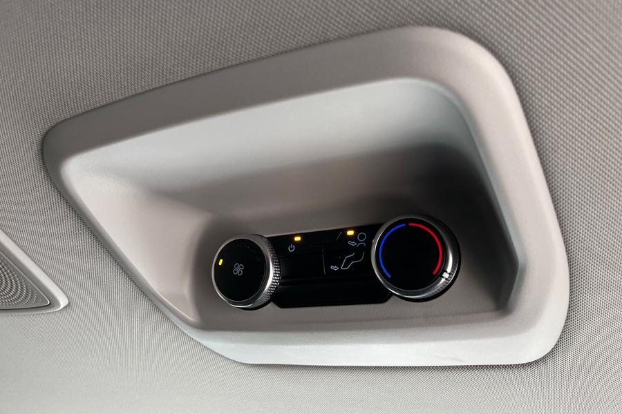 Ford TOURNEO CUSTOM Photo autoimg-ee627d314205de0887a4e3a0e92b6a7527a09054.jpg